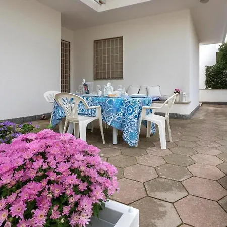 Lägenhet In Mit Grill- Terrasse Und Garten By Interhome *